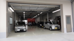 増築した車両保管スペースと塗装ブース
